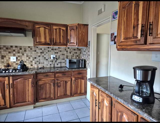 3 BEDROOM HOUSE TO LET IN BRENTHURST